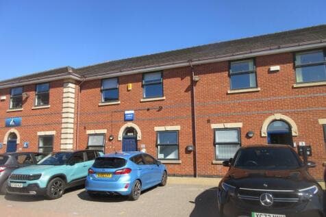 Office to rent in castleford
