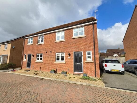 3 bed Semi-Detached to rent in scarborough
