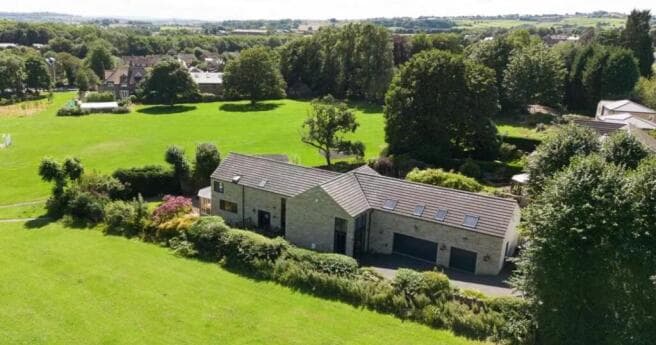 5 bed Detached for sale in halifax