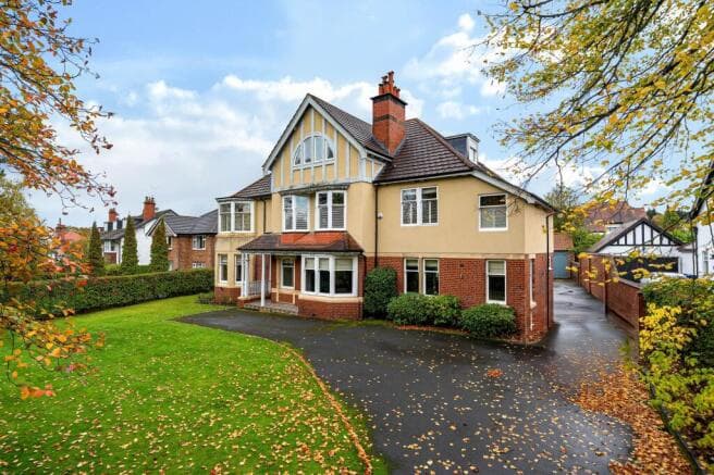 6 bed Detached for sale