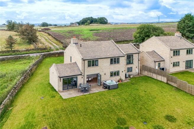 5 bed Detached for sale in bradford
