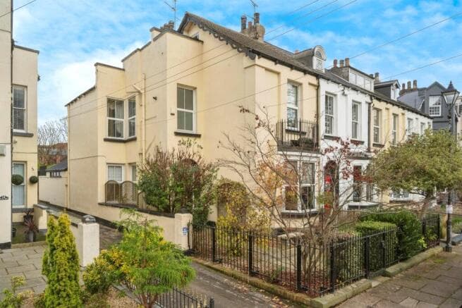 6 bed End of Terrace for sale in doncaster