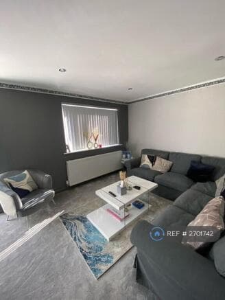 3 bed Semi-Detached to rent in bradford