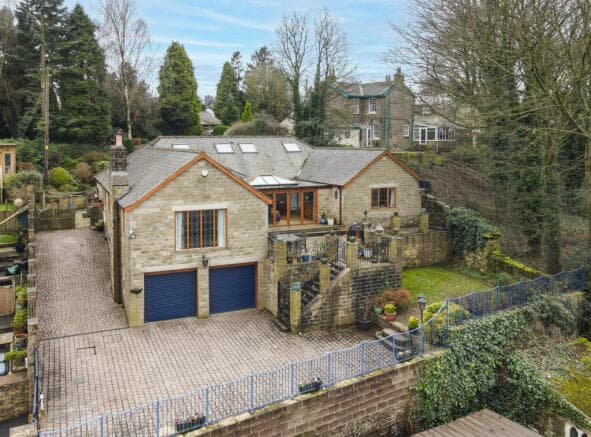 5 bed Detached for sale in bradford