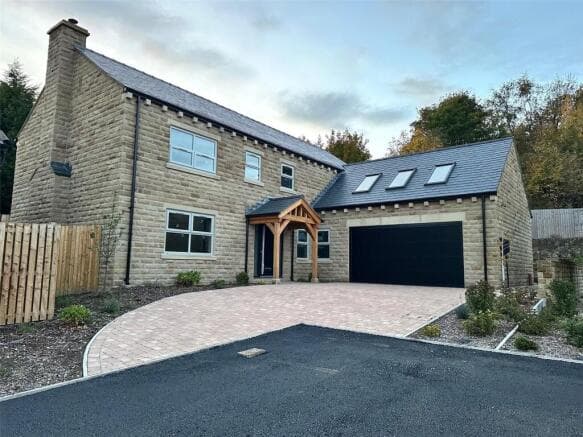 5 bed Detached for sale in batley