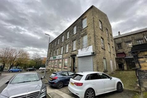 Light Industrial to rent in halifax