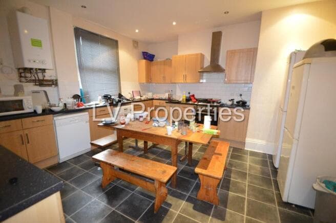 12 bed Terraced to rent in leeds