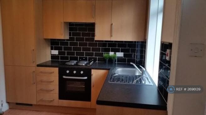 4 bed Terraced to rent in huddersfield
