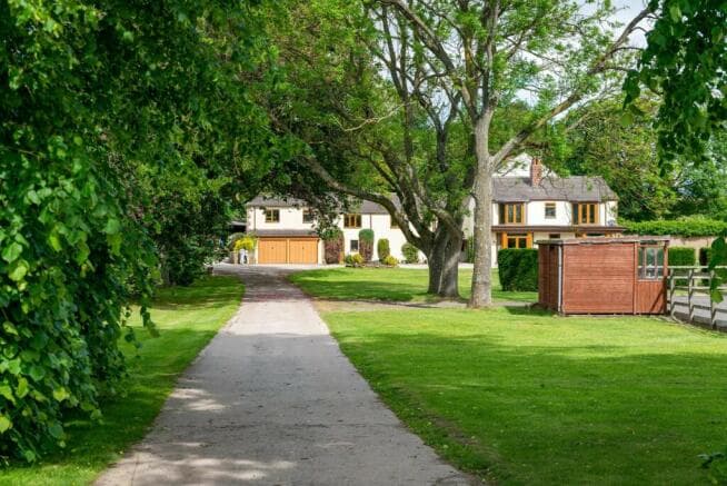 7 bed Detached for sale in barnsley