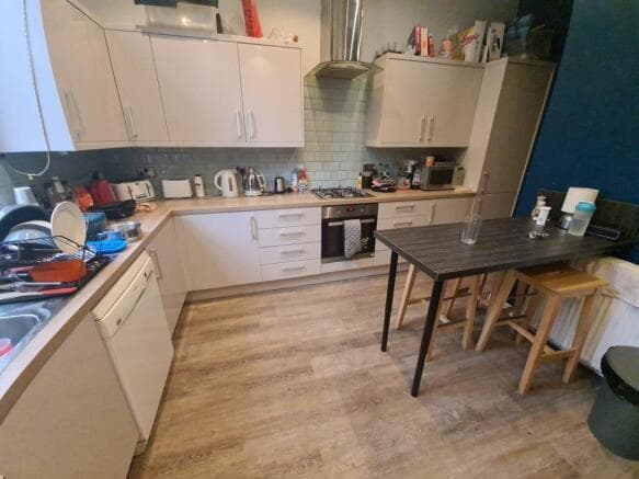 12 bed House to rent in leeds