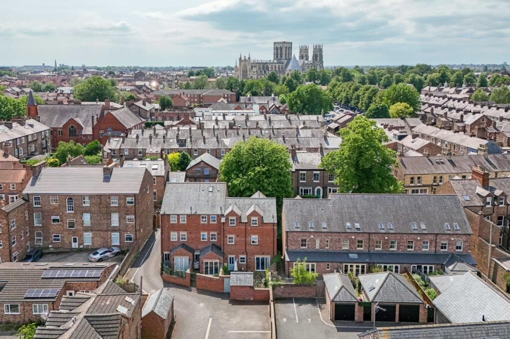 4 Bedroom House For Sale In Chestnut Court, Penleys Grove Street, York, Yo31