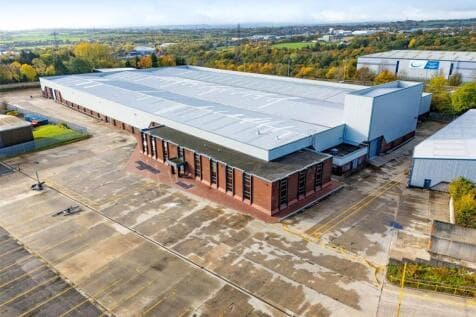 Distribution Warehouse to rent in bradford