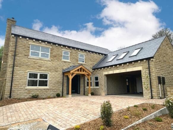 5 bed Detached for sale in batley
