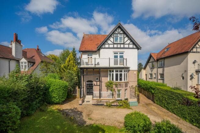 5 bed Detached for sale