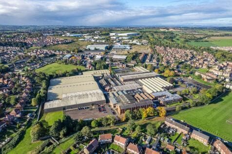 Distribution Warehouse to rent in wakefield