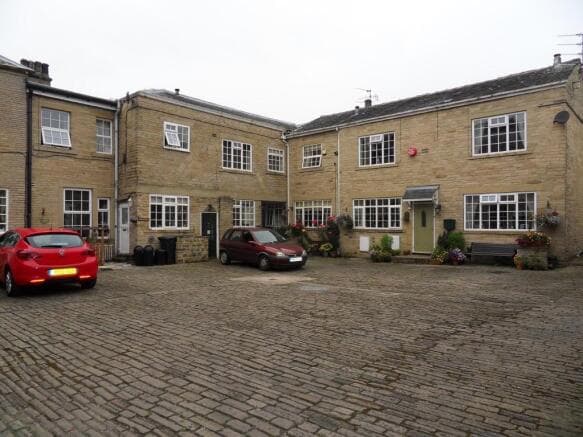 2 bed Mews to rent in brighouse