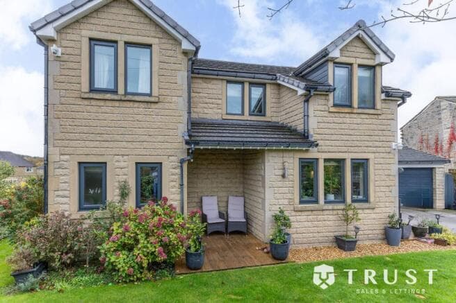 4 bed Detached for sale in brighouse