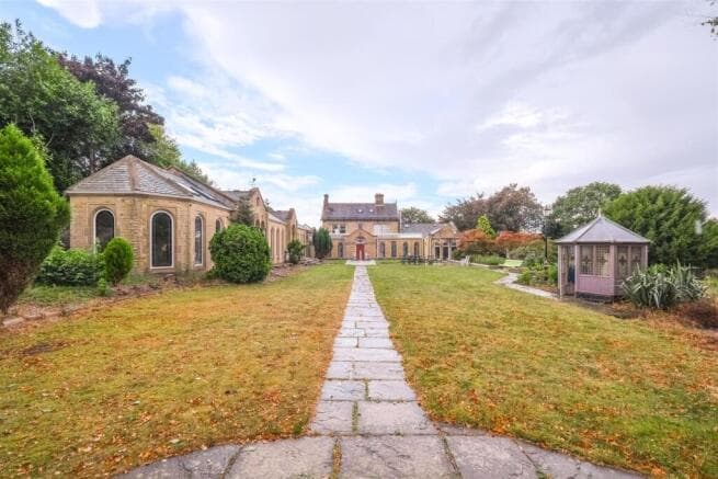 5 bed Detached for sale in brighouse