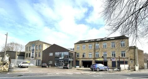 Warehouse to rent in brighouse