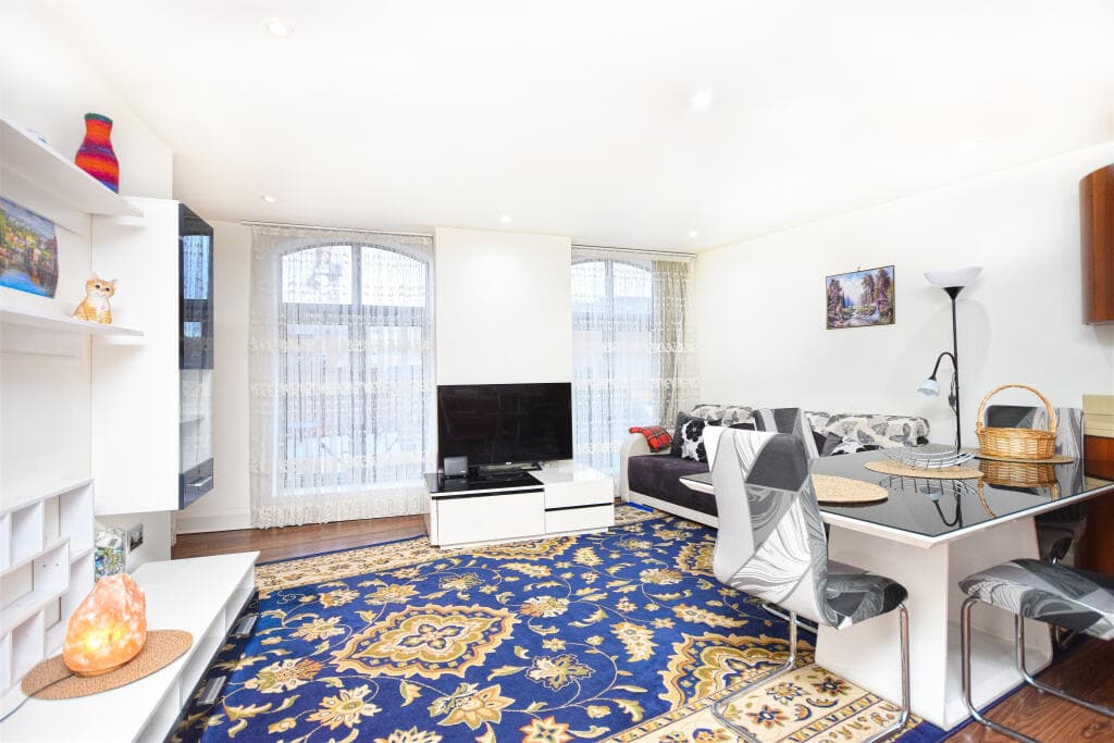 2 Bedroom Apartment For Rent In Merchants Place, York, Yo1 in york