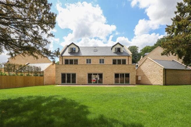 5 bed Detached for sale in rotherham