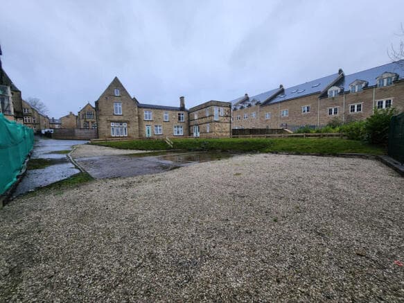 12 bed Link Detached House for sale in bradford