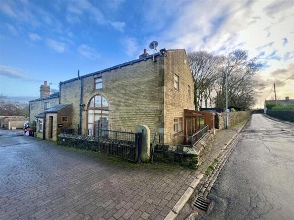 4 bed Farm House to rent in halifax