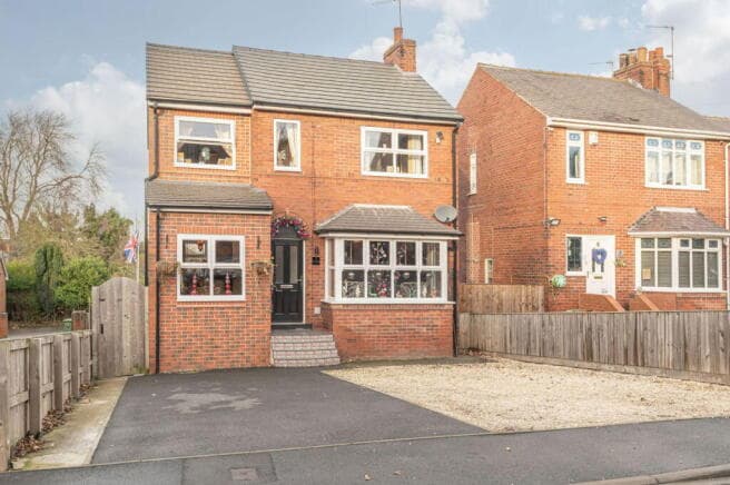 5 bed Detached for sale in castleford