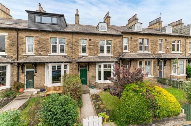 5 bed Terraced for sale in shipley
