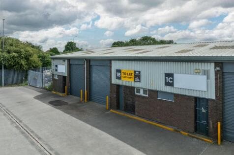 Light Industrial to rent in hull