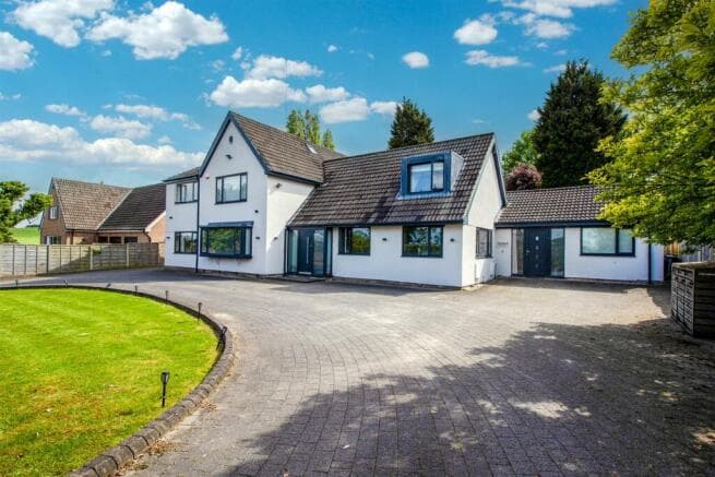 4 bed Detached for sale in wakefield