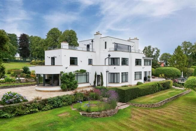 6 bed Detached for sale