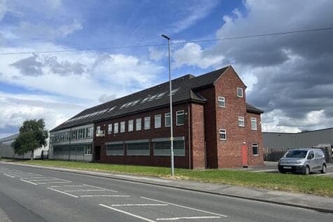 Office to rent in castleford