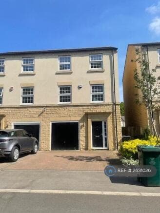 4 bed Semi-Detached to rent in bradford