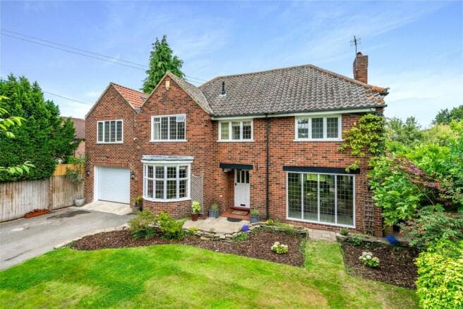 5 bed Detached for sale in wakefield