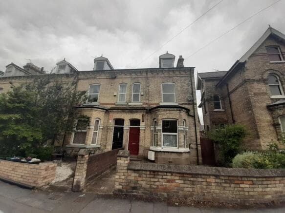 8 bed Terraced to rent in york