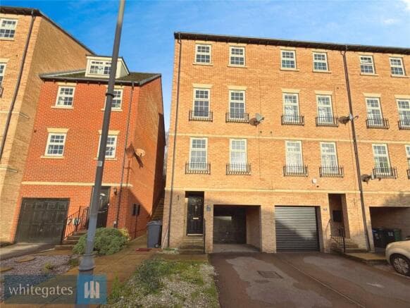 4 bed Town House to rent in barnsley