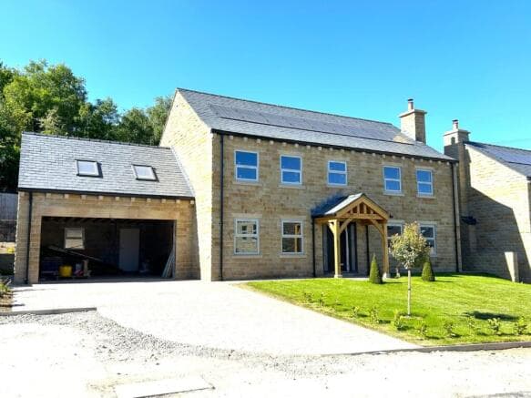 5 bed Detached for sale in batley