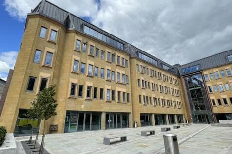 Office to rent in halifax