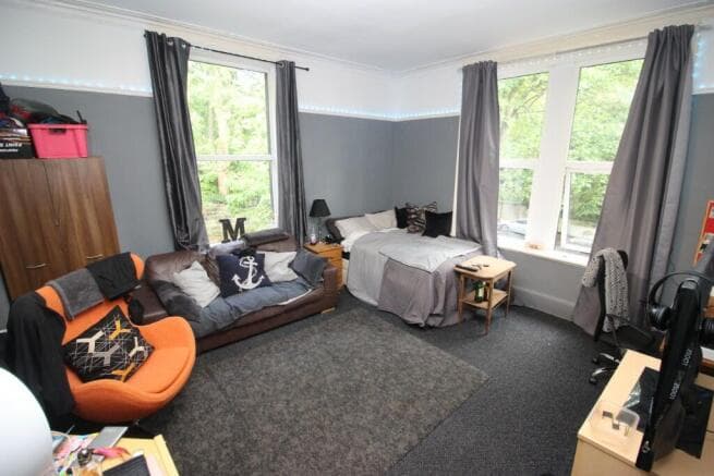 12 bed Detached to rent in leeds