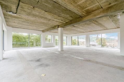 Retail Property (high street) to rent in halifax