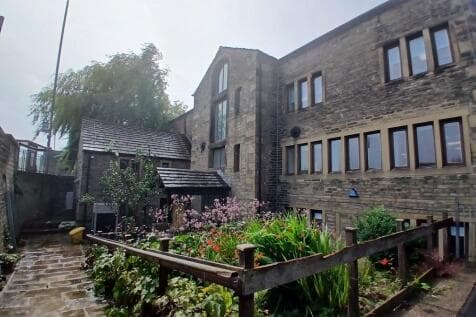 Office to rent in huddersfield