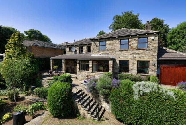 4 bed Detached for sale in pudsey