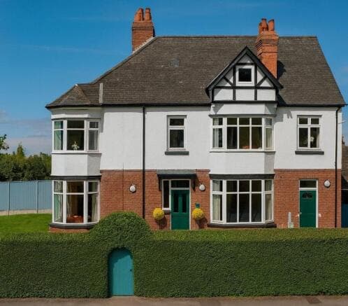 6 bed Semi-Detached for sale in castleford