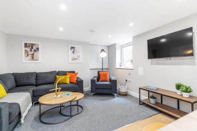 5 bed House to rent in leeds