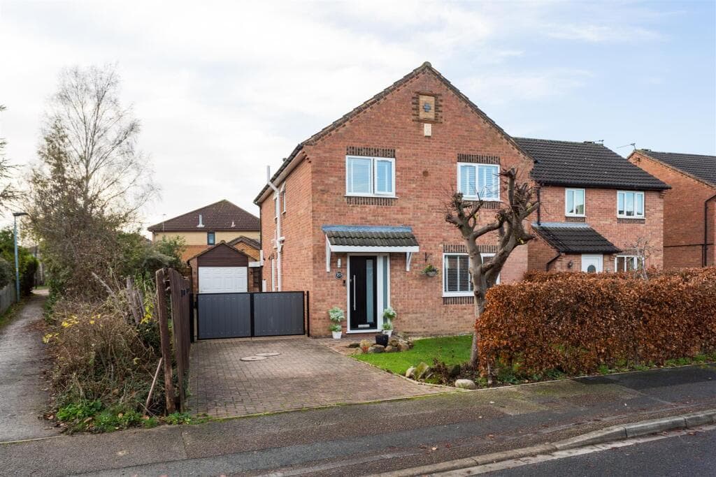 4 Bedroom Detached House For Sale In Bransholme Drive, York, Yo30
