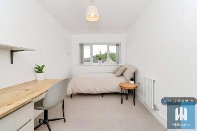 6 bed Semi-Detached to rent in huddersfield