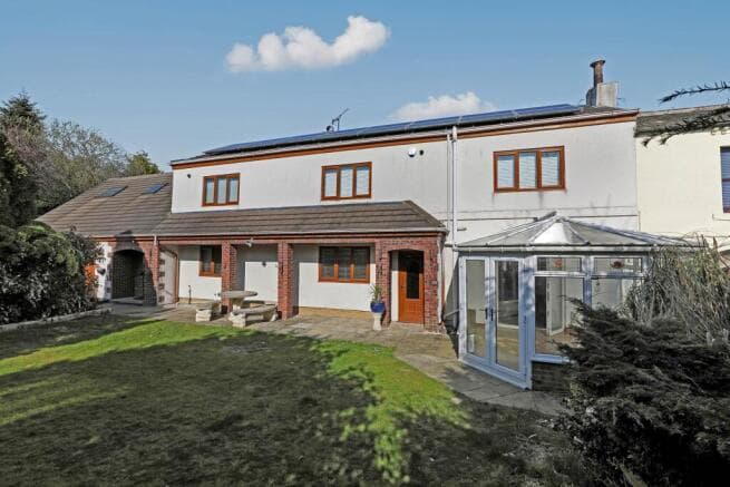 4 bed Semi-Detached for sale in batley