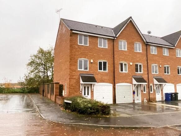 4 bed Semi-Detached to rent in doncaster