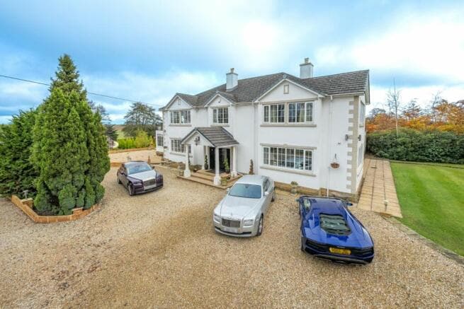 5 bed Detached to rent in leeds